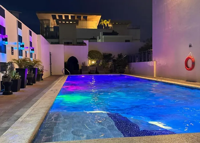 Apartment Your Perfect Retreat In Stamford! Enjoy Our Stylish, Fully Furnished Just Steps Away From The Vibrant Venice Mall *